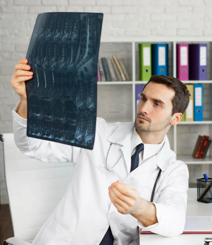 Dr. Marco Cecilio Mendoza Vazquez — Traumatología y Ortopedia, Cirugía de Columna en CDMX